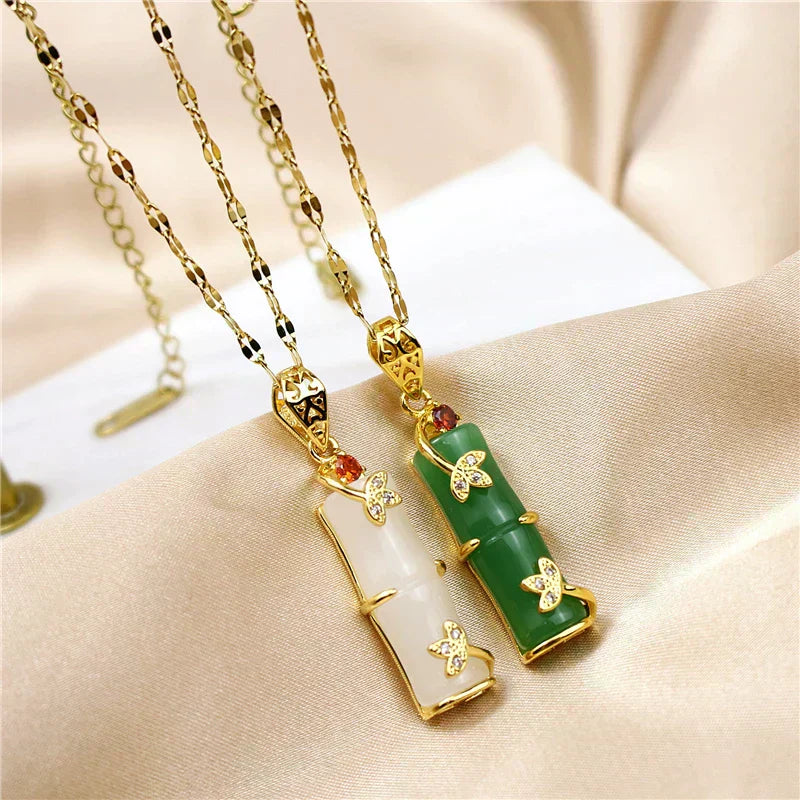 Naszyjnik z jadeitowym amuletem