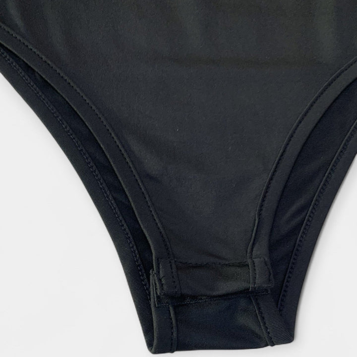 Letnie body w kształcie V